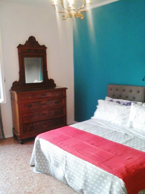 L.T. Schneider B&B Bologna Rum bild